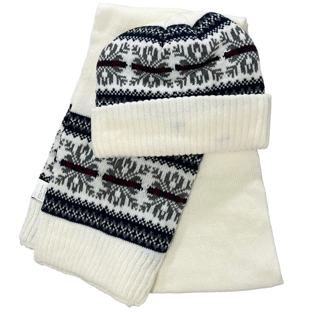 NWOT Hat and Scarf Set light beige white